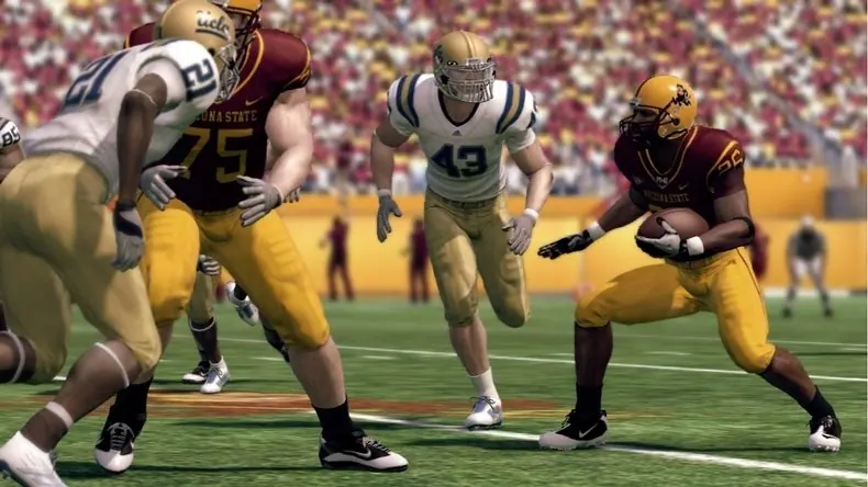 Скриншот 2 игры NCAA Football 13